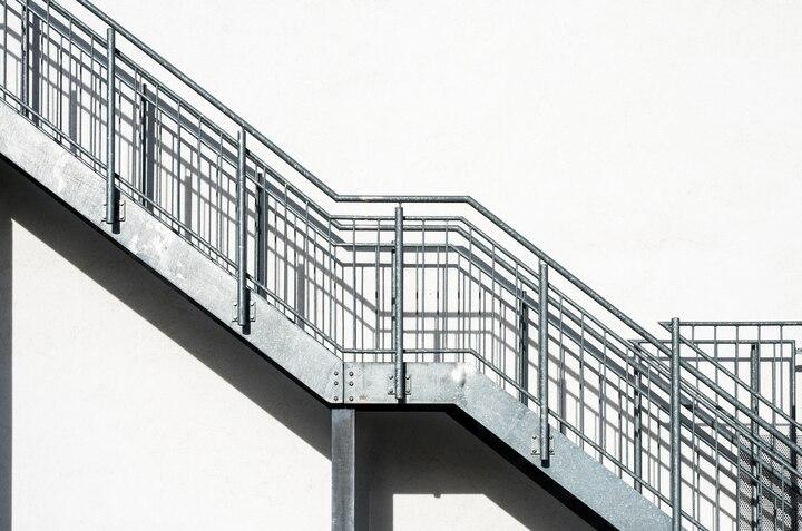 Metal railing design